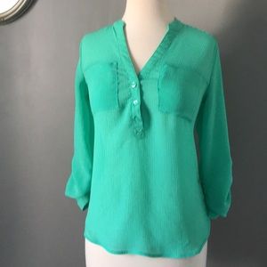 Quarter length Mint V-Neck Blouse